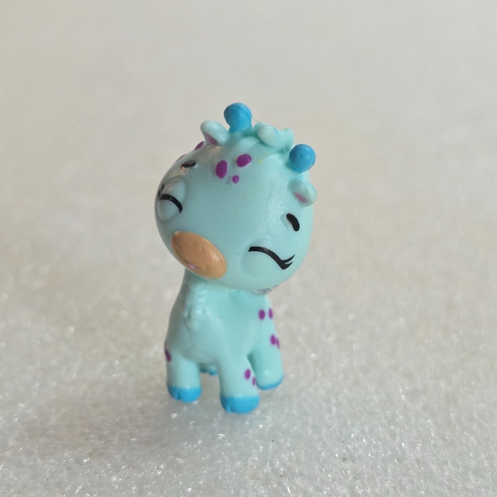 Hatchimals CollEGGtibles Light Blue Girreo Giraffe Figure 1" Spin Master